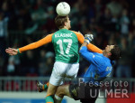 Fussball 1. Bundesliga: Bremen - Kaiserslautern, Zweikampf