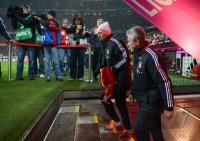 Fussball 1. Bundesliga, Saison 2012/2013:  Arjen Robben und Trainer Jupp Heynckes (v. li., FC Bayern Muenchen)