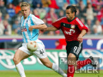 Fussball 1. Bundesliga: Leverkusen - 60 Muenchen, Zweikampf