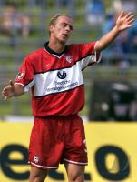 Mario Basler dirigiert seine Mitspieler