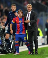 Fussball Champions League  Saison 2010/2011: Trainer Thorsten Fink mit Xherdan Shaqiri  (v.re., FC Basel)