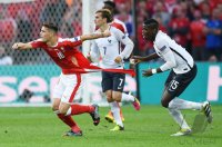 Fussball International Europameisterschaft 2016: Granit Xhaka (Schweiz) mit zerrissenem Trikot
