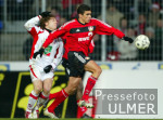Fussball 1. Bundesliga: Koeln - Leverkusen, Zweikampf