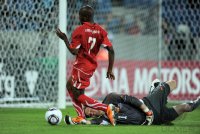Fussball U21-EURO 2011 Halbfinale:  Innocent Emeghara (li, Schweiz) gegen Tomas Vaclik (re, Tschechische Republik)
