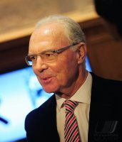 Fussball International Franz Beckenbauer bekommt den UEFA President s Award