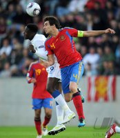 Fussball U21-Europameisterschaft 2011: Daniel Welbeck (li, England) gegen Javi Martinez (re, Spanien)