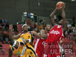 Basketball: Tuebingen - Koeln, Zweikampf