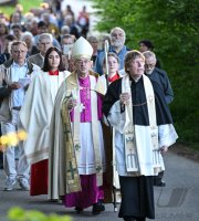 Maiandacht mit Lichterprozession mit Gnadenbild der Schmerzhaften Mutter vom Weggental