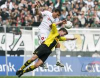 Fussball 1. Bundesliga: Moenchengladbach - Dortmund, Zweikampf