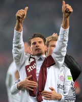 Fussball DFB Pokal, Saison 2011/2012, Viertelfinale: JUBEL Mario Gomez (li,) mit Holger Badstuber (FC Bayern Muenchen)