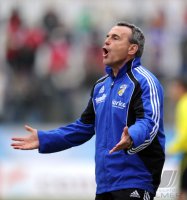 Fussball 3. Bundesliga : Trainer Wolfgang Frank (FC Carl Zeiss Jena)