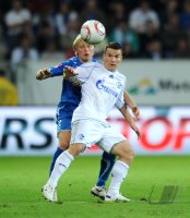 Fussball 1. Bundesliga : Andreas Beck (li, TSG 1899 Hoffenheim) gegen Alexander Baumjohann (re, FC Schalke 04)
