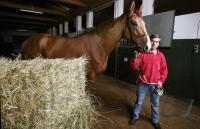 Trainer Peter Schiergen mit dem Rennpferd Schiaparelli