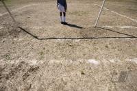 FUSSBALL: FEATURE KINDER SPIELEN FUSSBALL IN DER SUEDSEE