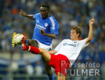 Fussball UI-Cup: Schalke - Pasching, Zweikampf