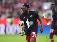 Fussball 1. Bundesliga Saison 21/22: JUBEL FC Bayern Muenchen feiert die 32. Meisterschaft