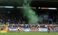 U19 Fussball Bundesliga : Fankuve des TSV 1860 Muenchen mit einer Rauchbombe