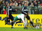 Fussball 1. Bundesliga: Bremen - Stuttgart, Zweikampf
