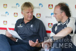FUSSBALL 1. Bundesliga  SC Trainer Finke (li) und Co  Sarstedt