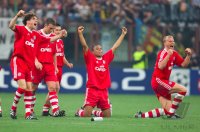 FUSSBALL CHAMPIONSLEAGUE FINALE 2000/2001: JUBEL FC Bayern Muenchen