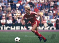 Fussball FC Bayern - St. Pauli: Rummenigge