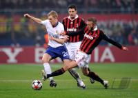 FUSSBALL  International CHL 09/10  : Darren Fletcher (li, Manu) gegen David Beckham  (re, Milan)
