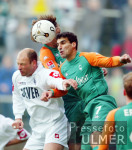 Fussball 1. Bundesliga: Gladbach - Bremen, Zweikampf