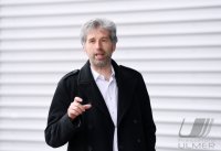 Uebergabe Corona-Schnelltests an Tuebingens Oberbuergermeister Palmer (Die Gruenen)