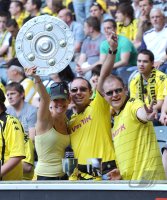 Fussball 1. Bundesliga:  Fankurve Borussia Dortmund mit Meisterschale