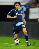 FUSSBALL UEFA CUP: Schalke, KURANYI Einzelaktion