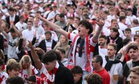 Fussball DFB Pokal Finale 24/25: Arminia Bielefeld - VfB Stuttgart, Public Viewing auf dem Schlossplatz