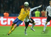 Fussball International WM Qualifikation 2014:  Johan Elmander (li, Schweden) gegen Bastian Schweinsteiger (Deutschland)