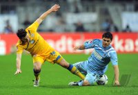 2. Fussball Bundesliga:  Oliver Petersch (li, Eintracht Braunschweig) gegen Kevin Volland (1860 Muenchen)