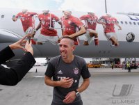 Fussball Audi Football Summer Tour USA 2016 FC Bayern Muenchen; Franck Ribery mit FCB Flieger
