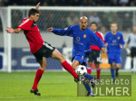 Fussball CL: Leverkusen- Manchester, Zweikampf