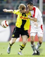 Fussball 1. Bundesliga: Dortmund - Stuttgart, Zweikampf
