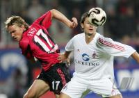 Fussball 1. Bundesliga: Leverkusen - Koeln, Zweikampf