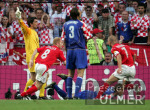 Fussball INTERNATIONAL  EURO 2004  Kroatien - England im Stadion da Luz in Lissabon 21.06.2004
