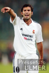 Fussball International: Figo zeigt