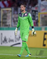 Fussball DFB Pokal 2. Runde 13/14: Torwart Thorsten Kirschbaum (VfB Stuttgart)