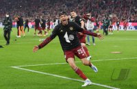 Fussball 1. Bundesliga Saison 21/22: JUBEL FC Bayern Muenchen feiert die 32. Meisterschaft