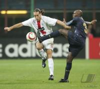 Fussball CHL Mailand-Rangers; Zweikampf