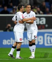 Fussball 1. Bundesliga : (v. li.) Gladbach Jubel nach dem Tor zum 0:1 Raul Bobadilla, Bamba Anderson