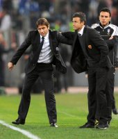 FUSSBALL SERIE A:  Trainer Antonio Conte (li, Juventus Turin) mit Trainer Luis Enrique (AS Rom)