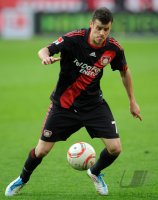 Fussball: 1. Bundesliga Saison 2010/2011: Leverkusen, BARNETTA am Ball