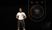 Fussball Nationalmannschaft : ADIDAS WM 2010 Trikot Vorstellung