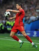 FUSSBALL EURO 2008: Portugal, RONALDO Einzelaktion