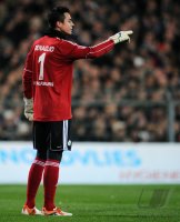 Fussball: 1. Bundesliga Saison 2010/2011: Wolfsburg, BENAGLIO