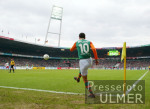 Fussball 1. Bundesliga: SVW, MICOUD fuehrt Ecke aus