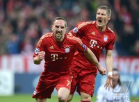 FUSSBALL INTERNATIONAL  CHL HALBFFINALE 11/12:  Jubel Franck Ribery (li,) mit Bastian Schweinsteiger (FC Bayern Muenchen)